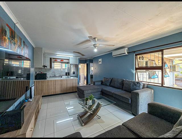 2 BEDROOM TOWNHOUSE FOR SALE IN AMANZIMTOTI